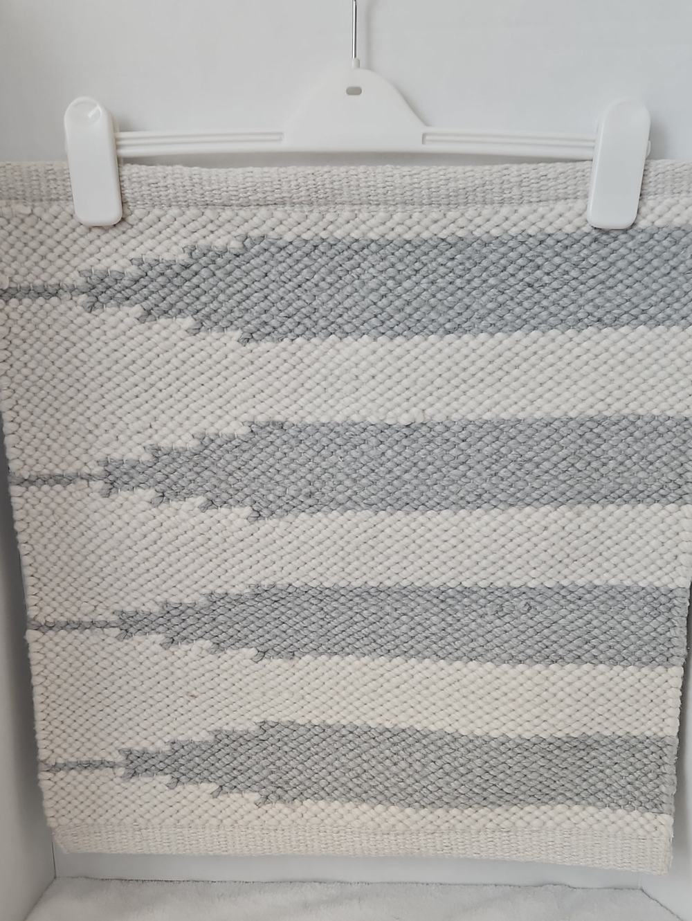 Pottery Barn NWT Delphina Neutral Gray White Handwoven Indoor/Outdoor Rug